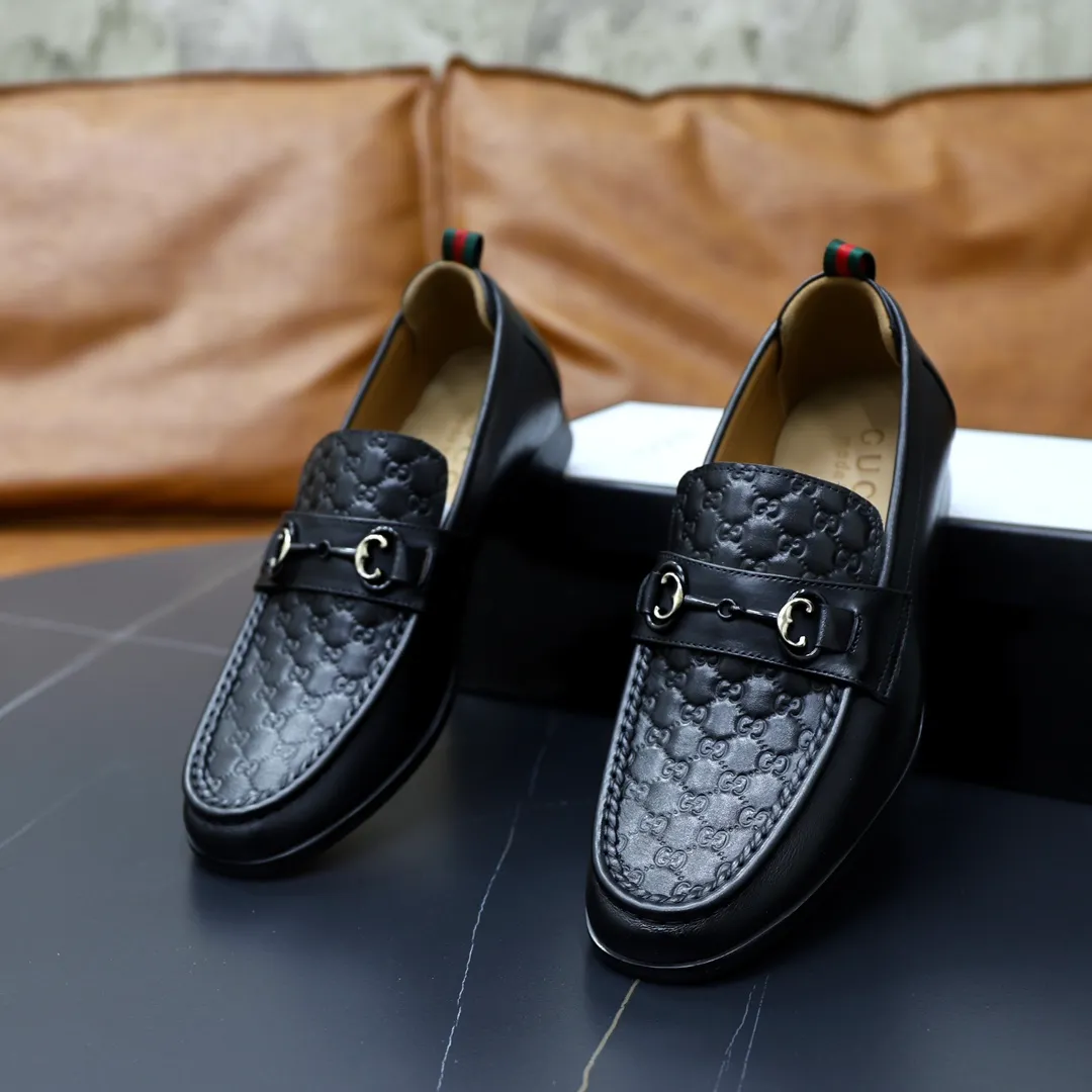 Men's shoes: 250🙅‍♂️🙅‍♂️🙅‍♂️Niuli Brand: GUCCI Size: 38-44 (45 can be customized) Level: Counter classic Material: Original soft cowhide upper Comfortable cowhide lining Original lightweight outsole Style category: Business casual footwear Driving leather shoes Color: Actual picture color
